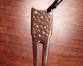 The Big Un Handmade Hand Ground Pure Copper Divot Tool by Dave Curry With Caribiner to clip your bag or belt. Wide Handle for Big Fisted