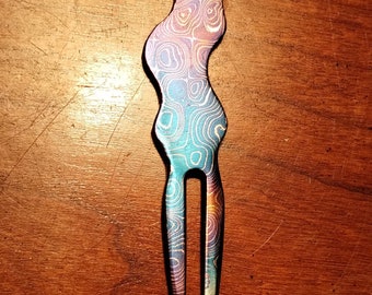 Sku# "The Squiggly" Handmade Damascus Steel Divot Tool by Dave Curry - Hand Torched Iridescent - Club / Cigar Rest - Ergonomic Unique Grip