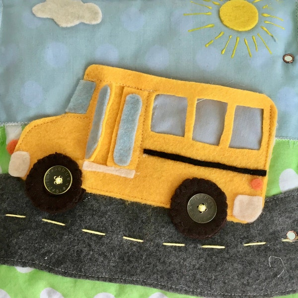 Quiet Book Pattern: Felt school bus buttoning activity for toddlers | DIY quiet book |Quiet book tutorial | Quiet book page