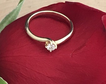 HB14KY1626SOL - TAL VEZ es hora de una PROPUESTA!!!! con este hermoso color y claridad I-I1, anillo de diamante solitario de 0.16 punteros en 14K YG.