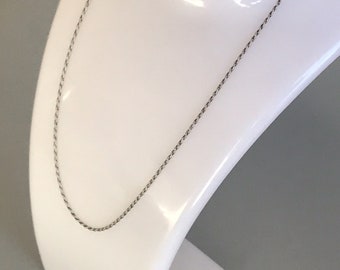 HBOX116TWISTCHAIN- Cadena trenzada de 16", 1 mm, 925 Oxidada, cadena italiana lista para usar, con cierre de resorte redondo- Se vende individualmente.