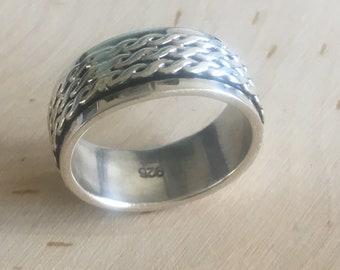 HBSSWOVENBND89RING - Para él -Elegante banda de boda tejida en plata 925, con un centro giratorio - 8mm de ancho superior. Vendido individualmente