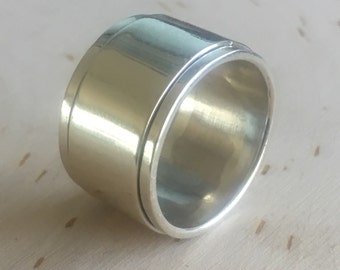 HBSSSIMPLEBND149RING - Para anillo ÉL. Banda de boda simple y gruesa con un centro giratorio - 14 mm de ancho superior, 925 plata. Vendido individualmente