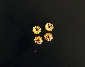 HBYGFLRBDCAP4 - 14K oro amarillo lleno, 4 mm en forma de flor gorras de cuenta, se vende como un paquete de 10 tapas de perlas.