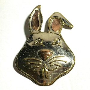 Pingente de broche de pinos de metais mistos de coelho da Páscoa