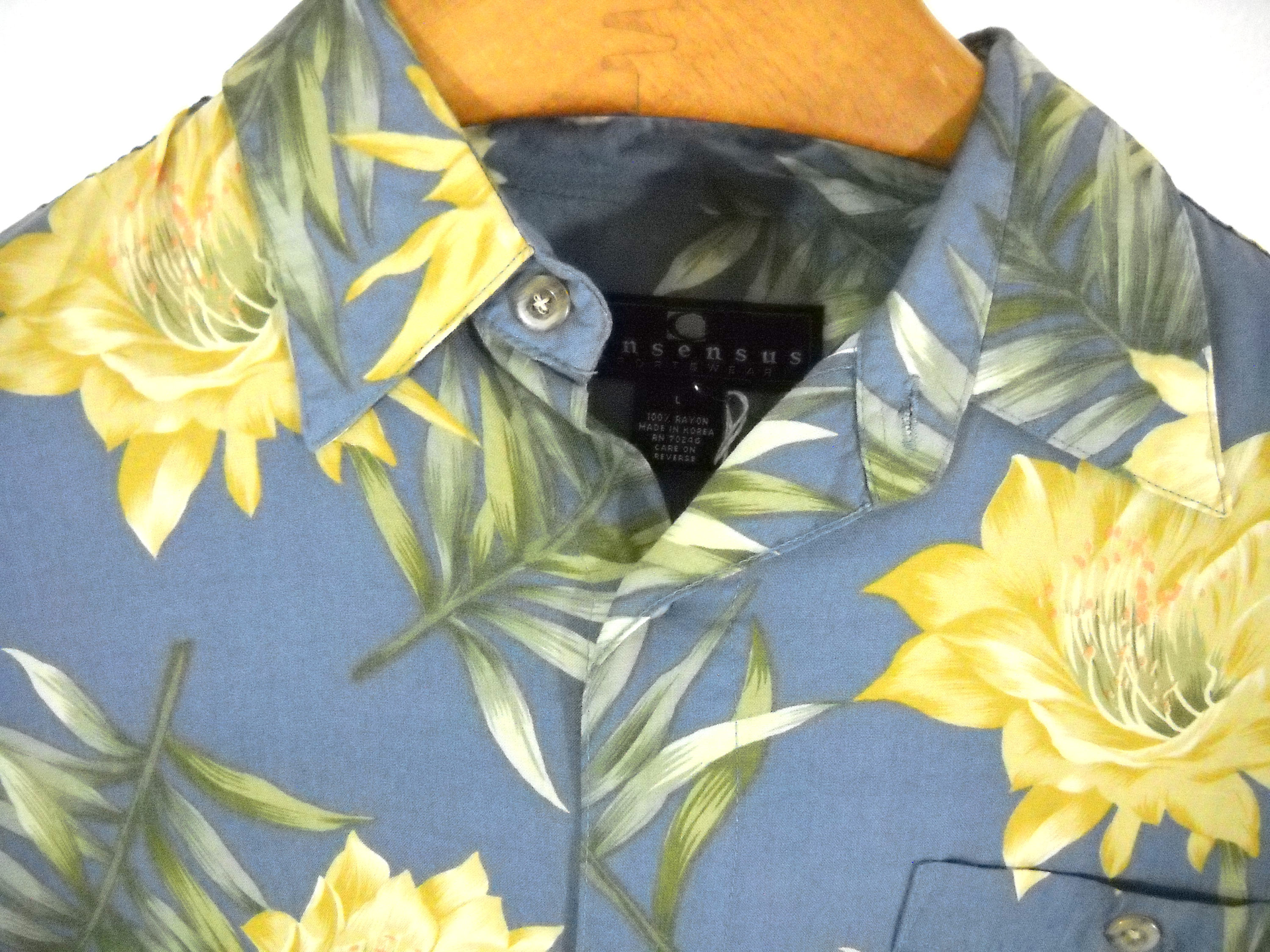 Men's Vintage 90's Rayon Hawaiian Style Shirt Size L