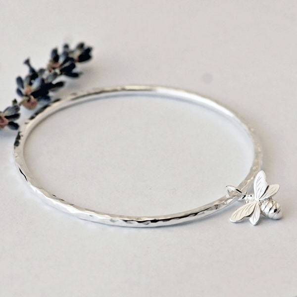 Silver bee bangle, bee jewellery, bee bracelet, sterling silver, bumble bee gift, hammered finish, silver bangle, handmade jewellery