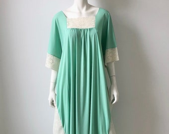 1970s Kaftan / 70s Mint Caftan Dress with Lace Trim / Medium