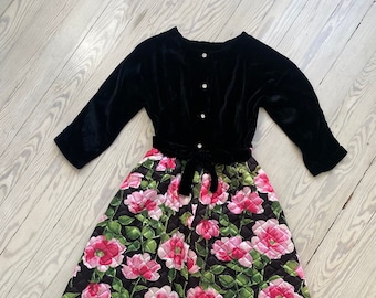 1970s Dress / 70s Black Velvet and Quilted Floral Hostess Dressing Gown / Small