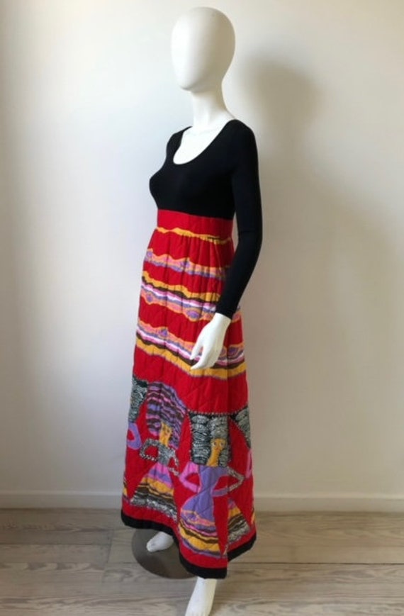 1970s Dress / 70s Ladies Print Quilted Maxi Dress… - image 5