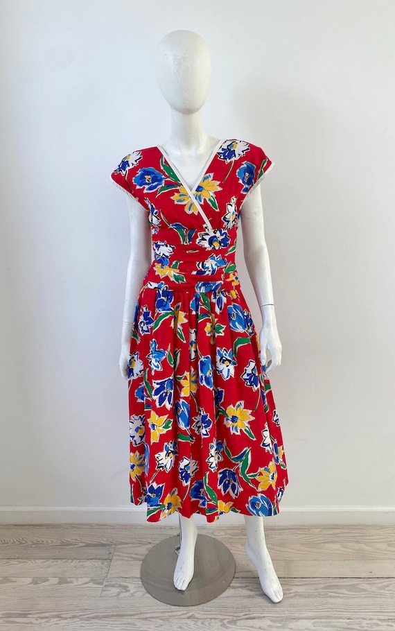 Vintage 1980s Dress / 80s Red Floral Sun Dress / S