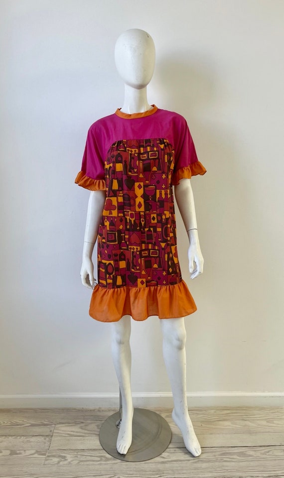 1970s Dress / 70s Novelty Print House Dress / Medi