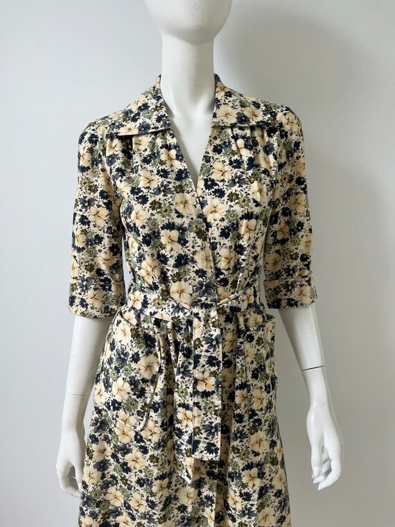 1970s Jacket / 70s Blue Floral Wrap Jacket / Small Gem