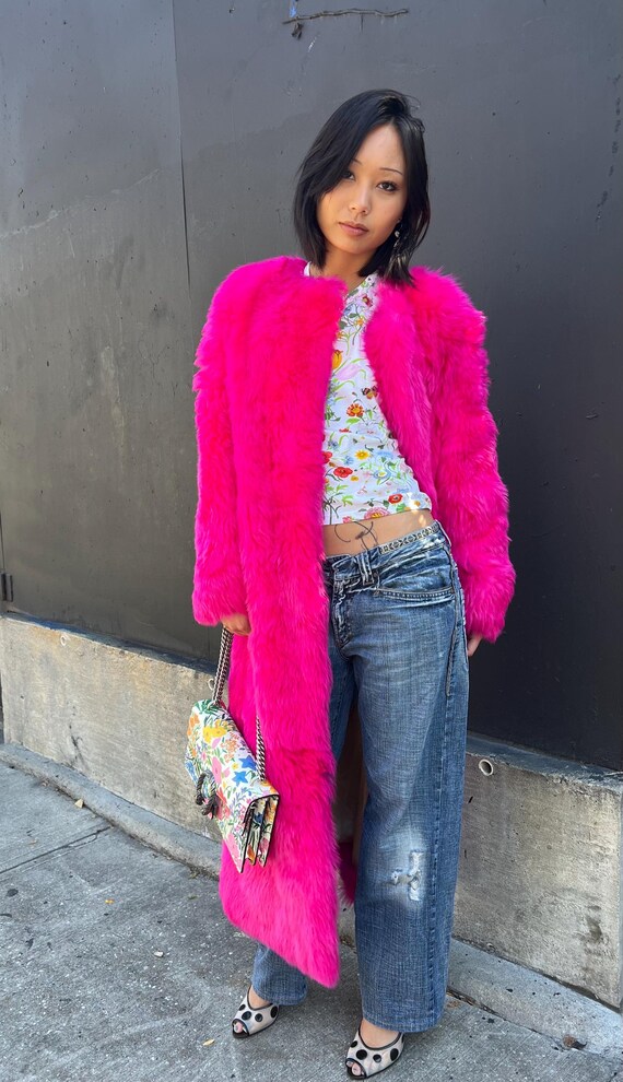 Gucci Bright Pink Shearling Fur Runway Coat / Sz 38 Small to
