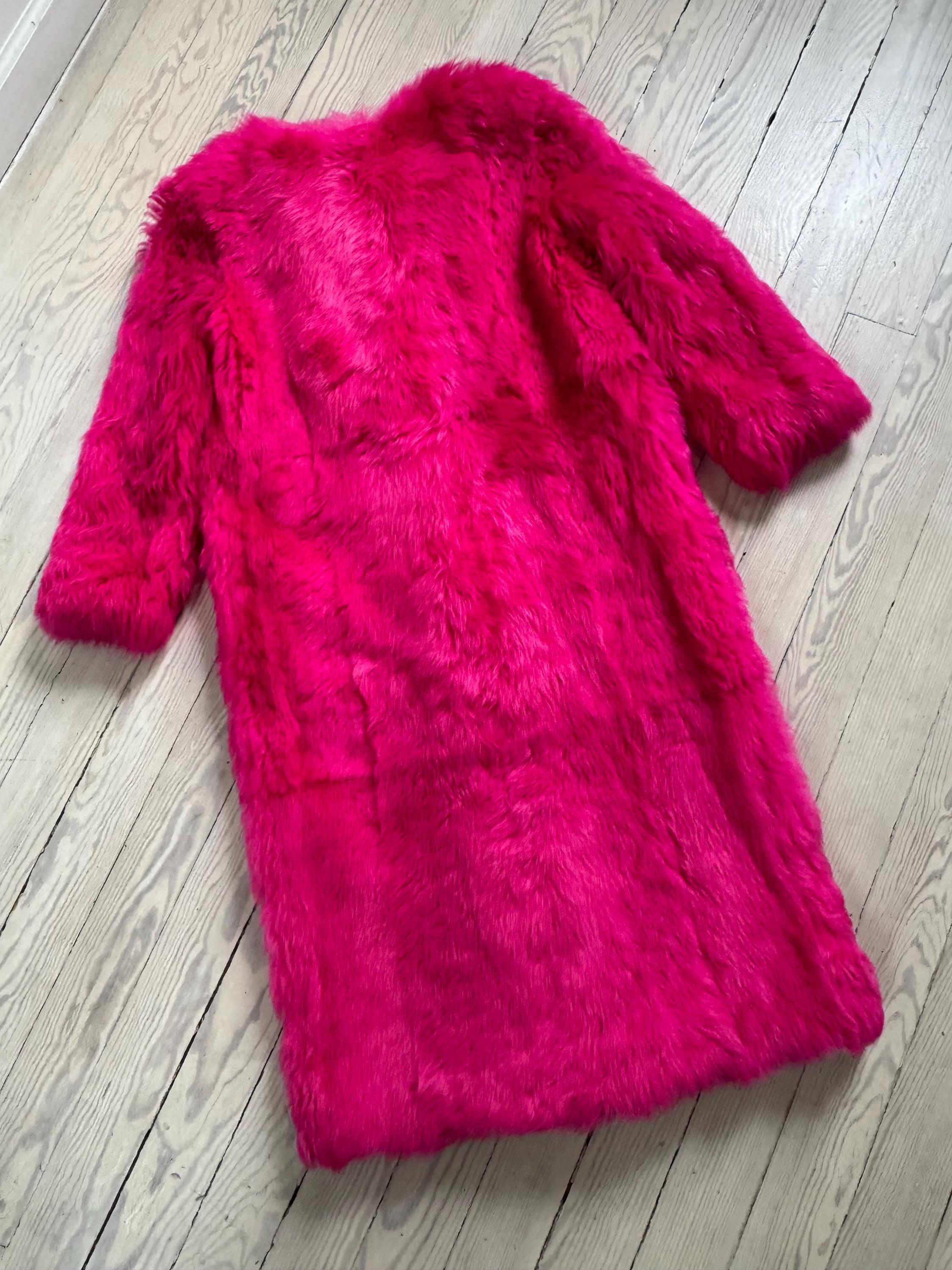 Gucci Bright Pink Shearling Fur Runway Coat / Sz 38 Small to