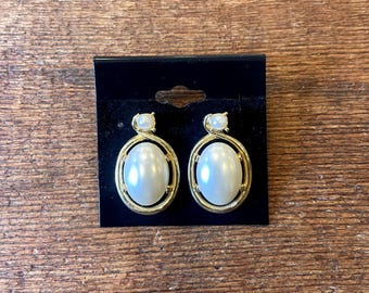 Vintage 80s Gold Tone Pearl Earrings
