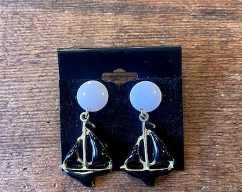Vintage 80s Gold Tone and Enamel Boat Earrings