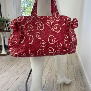 Bolsa Miu Miu vintage de edição especial de 2007, pintada à mão em píton vermelha.