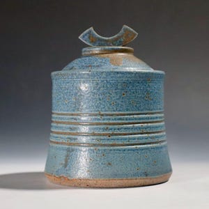 Handmade Stoneware Pottery Jar with Lid – Rustic Ceramic Storage Container, Kitchen Canister, Wheel-Thrown Pottery