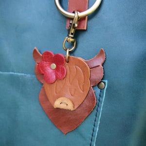 Een leuke leren Highland Cow Bag Charm Swag Schotland Kies je kleuren Flair afbeelding 6