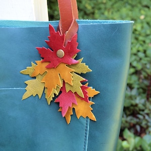Edición limitada, amarillo, verde, rojo, hojas que caen, envoltura, encanto, borla, hermoso bolso de otoño hecho a mano, estilo monedero