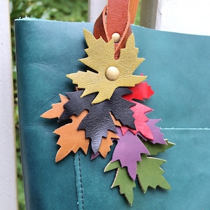 Tonos terrosos Hojas que caen Envoltura de encanto Borla Hermoso bolso de otoño hecho a mano Bolso Estilo hoja