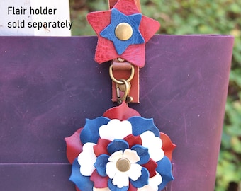 Bolso de mano Flair con dije de flor 250 de cuero dimensional patriótico americano