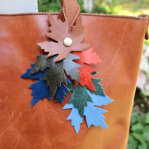 Combinación de colores limitada Hojas que caen Envoltura de encanto Borla Hermoso bolso de otoño hecho a mano Bolso Estilo Hoja