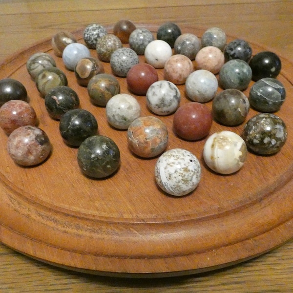 Grand jeu de solitaire en bois avec 37 pierres semi-précieuses