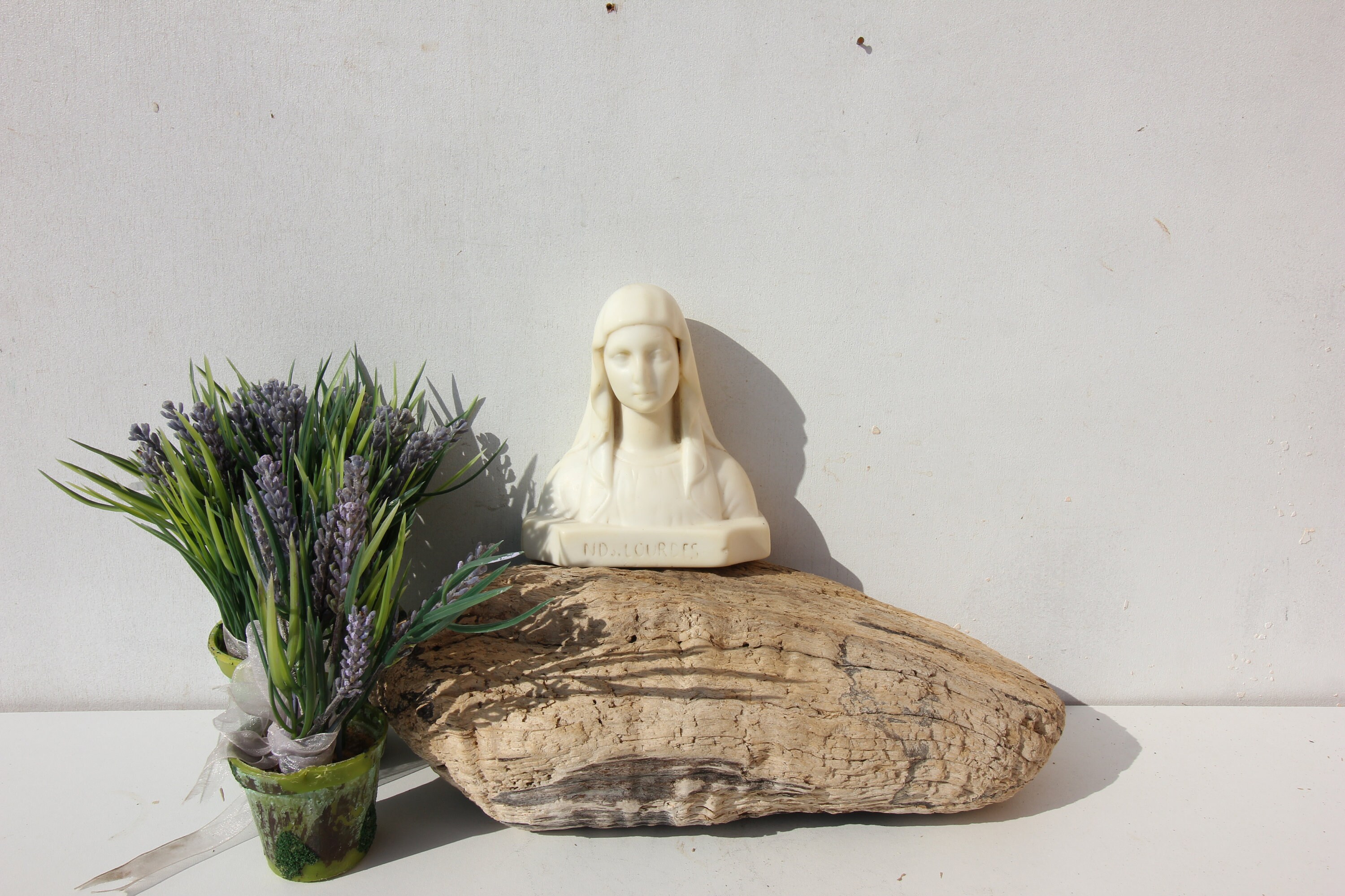 Français Buste en Plâtre Ciré Vintage Signé C.h Maillard, Nd. Lourdes, Décor Religieux Vierge Marie