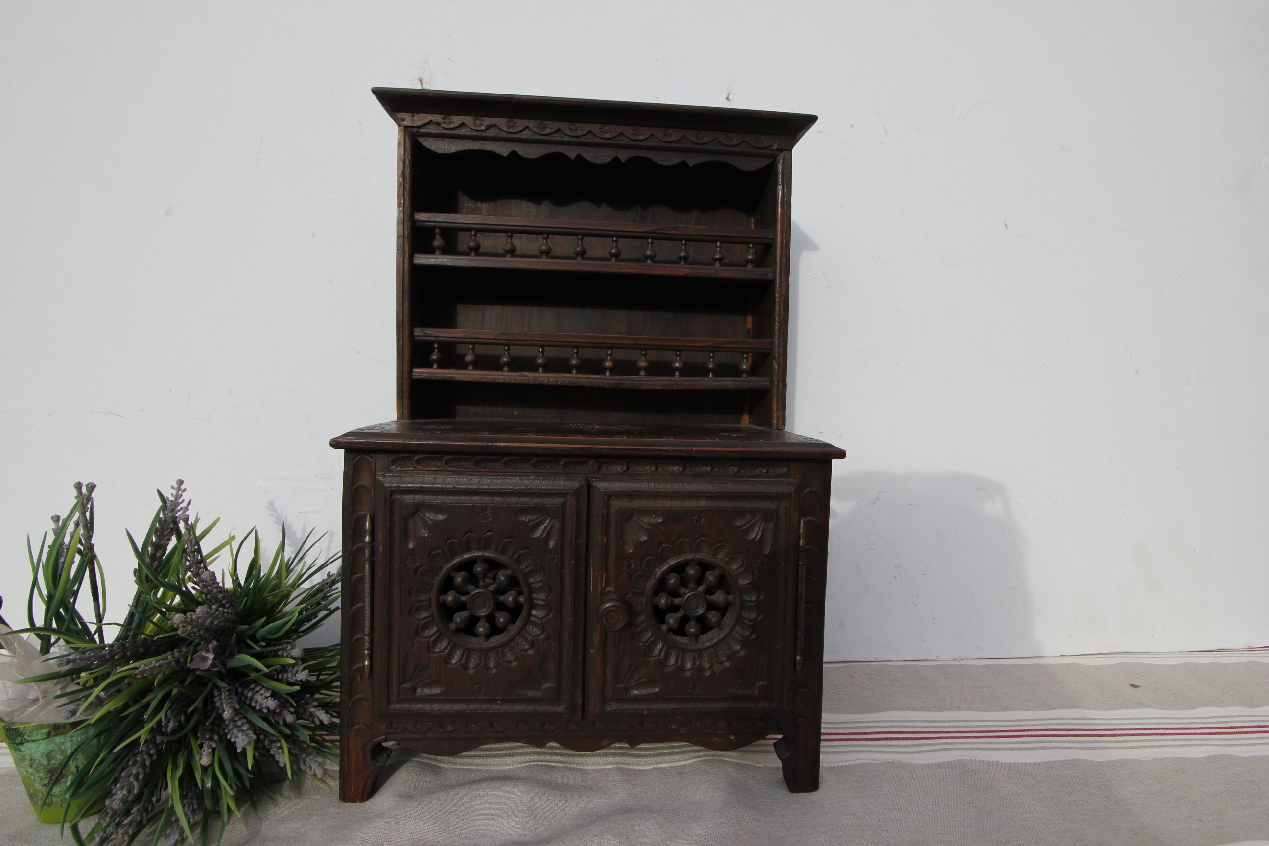 Bretton Commode Miniature Dresser.furniture de Bretton France. Main Collection Fait Meubles en Bois