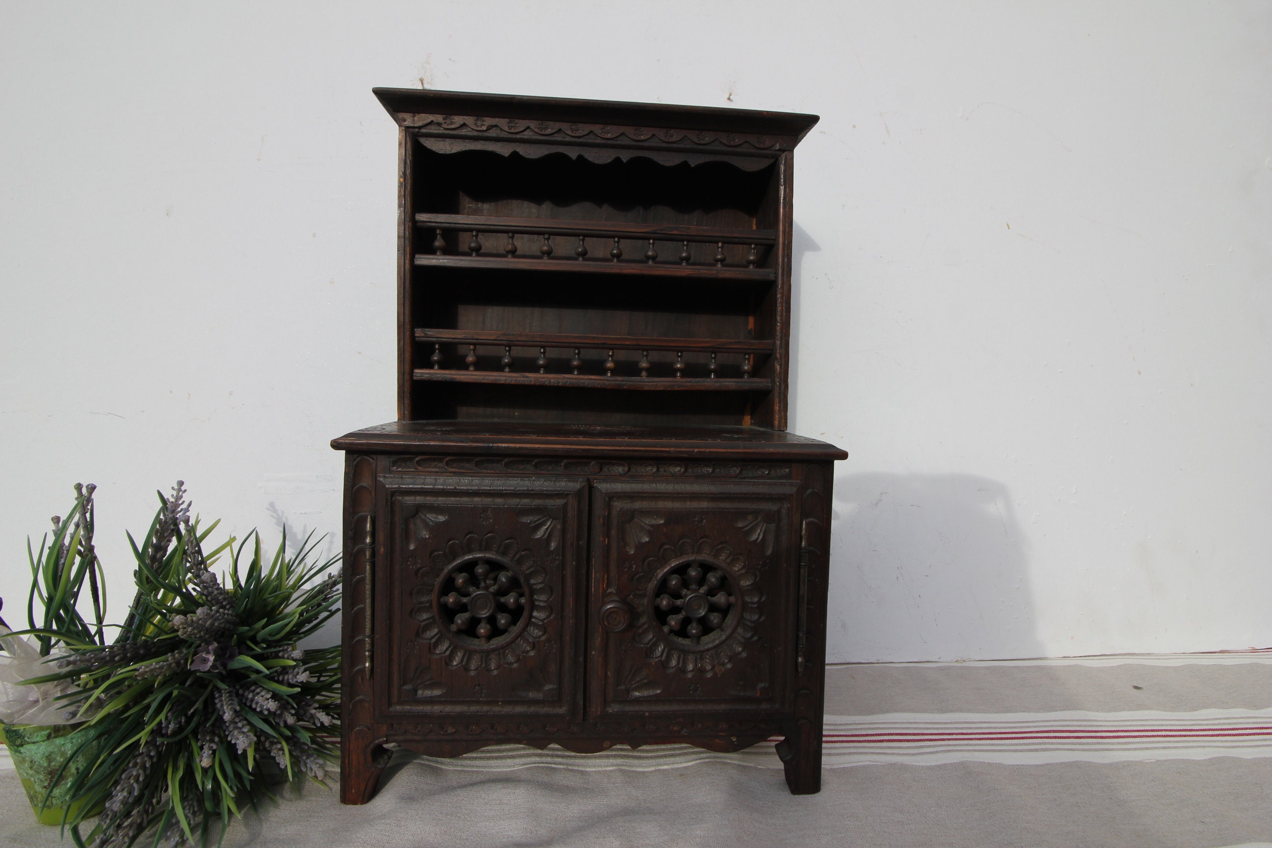 Bretton Commode Miniature Dresser.furniture de Bretton France. Main Collection Fait Meubles en Bois 