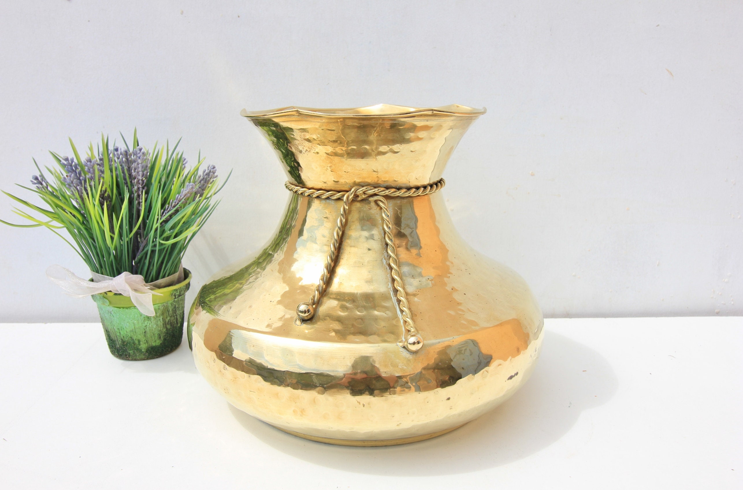 Français Vintage Martelé Bras-De-Vin Urne , Vase, Jardiniere , Français Décor à La Maison