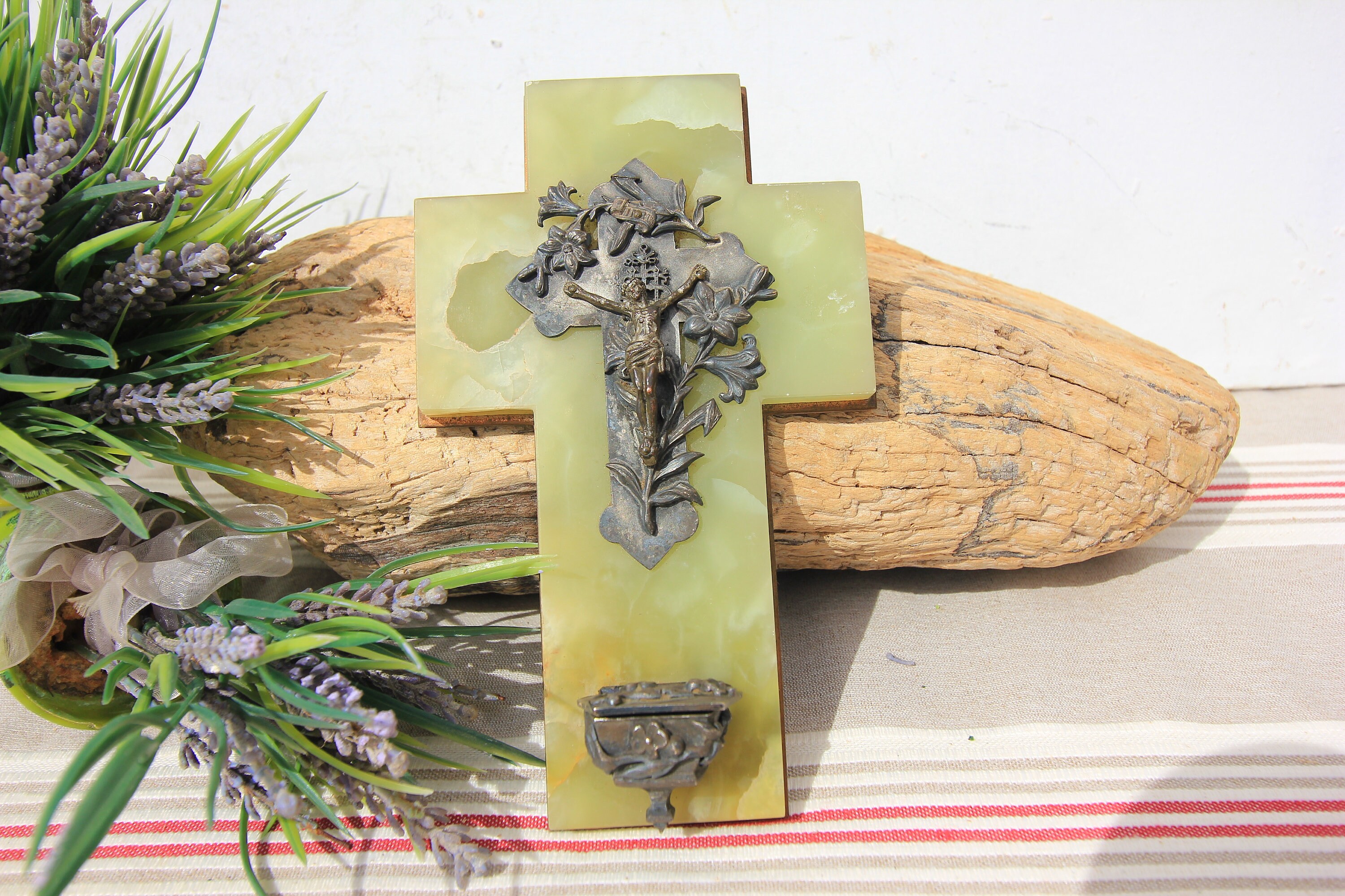 Croix Religieuse et Police