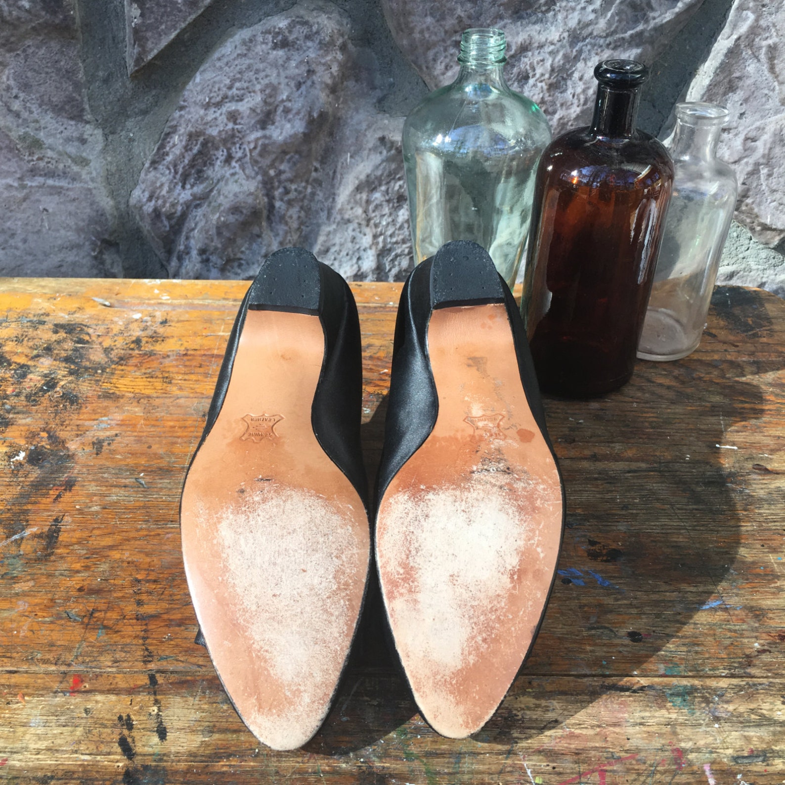 vintage 80s erica shoes / black satin ballet flats / low heels pointy toes / bows on the toes / leather soles / women's size