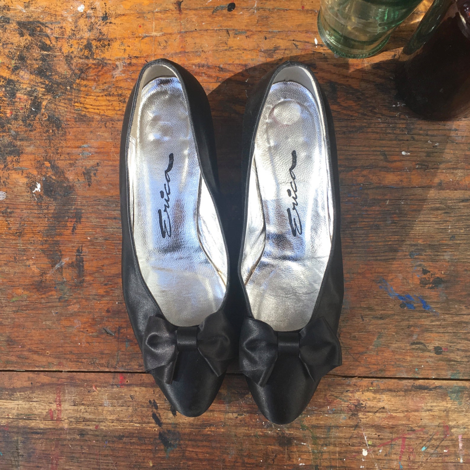 vintage 80s erica shoes / black satin ballet flats / low heels pointy toes / bows on the toes / leather soles / women's size