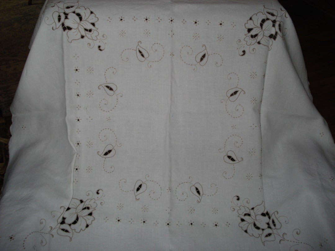 Vintage Cut Work Table Cloth - Etsy Österreich