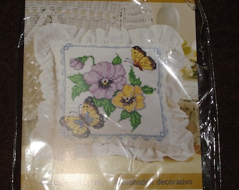 Bucilla Decorative Pillow "Butterfly & Flowers" to embroider
