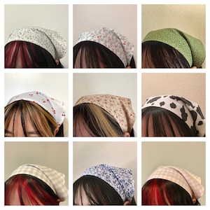 Pu&ograve; includere: Nove diverse fasce per capelli con motivi diversi indossate da persone diverse. Le fasce sono in tessuto e hanno vari motivi, tra cui floreali, a pois e a scacchi.