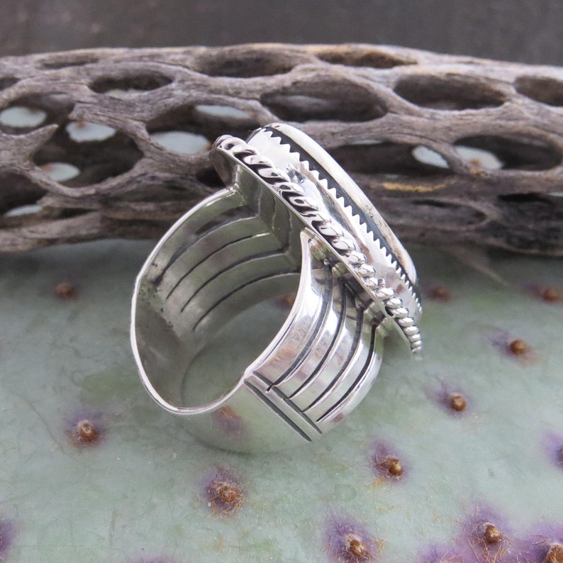 Men/'s Native American Silver White Buffalo Turquoise Ring Size 11 12 Made in the USA