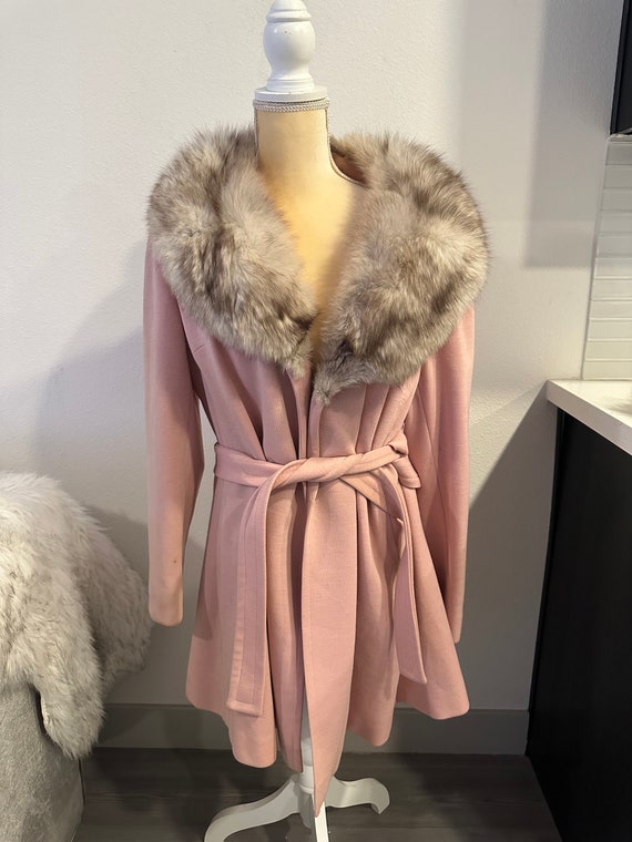 vintage Women’s fox fur trim coat Pink Belted Siz… - image 1