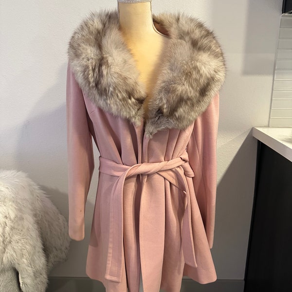 vintage Women’s fox fur trim coat Pink Belted Size medium 60s Mod Rare