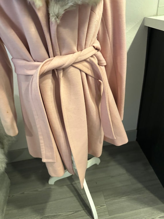 vintage Women’s fox fur trim coat Pink Belted Siz… - image 2