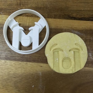 泣いている絵文字のスマイリー 3D プリント クッキー カッター