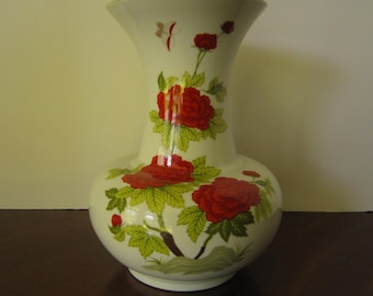 1976  Vase SHIBUI FINE CHINA -Red Flowers,  Seymour Mann Vase- Red flowers