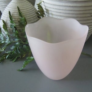 Vintage Frosted Pink Glass Vase, Pink Glass Vase, Scalloped Rim Vase, Shabby Chic Decor, French Country Decor, Pink Vase