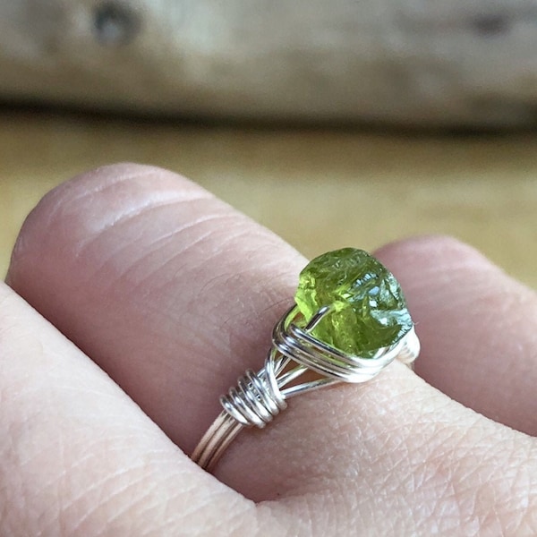 Raw Peridot Ring - Gemstone Ring - Green Crystal Ring - August Birthstone - Leo Zodiac Gift - Leo Jewelry - Gift for Her - Peridot Stone