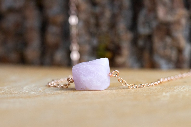 Raw Kunzite Necklace - Raw Stone Necklace - Kunzite Jewelry - Crystal Necklace - Heart Charka Crystal Jewelry - Gift for Her bild 5