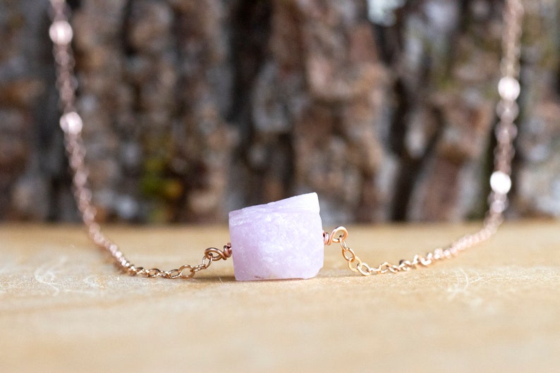 Raw Kunzite Necklace - Raw Stone Necklace - Kunzite Jewelry - Crystal Necklace - Heart Charka Crystal Jewelry - Gift for Her bild 4