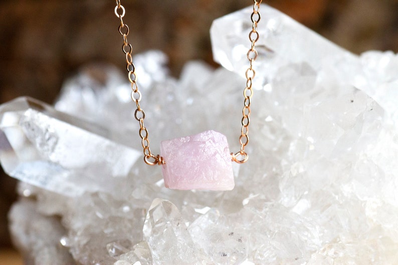 Raw Kunzite Necklace - Raw Stone Necklace - Kunzite Jewelry - Crystal Necklace - Heart Charka Crystal Jewelry - Gift for Her bild 6